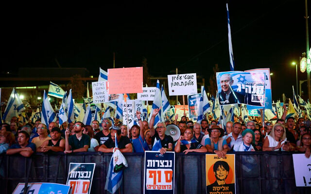 Right-wing Israelis attend a rally in support of the government's planned judicial overhaul outside the Supreme Court in Jerusalem, on September 7, 2023. (Chaim Goldberg/Flash90) Right-wing Israelis attend a rally in support of the government's planned judicial overhaul outside the Supreme Court in Jerusalem, on September 7, 2023. (Chaim Goldberg/Flash90)