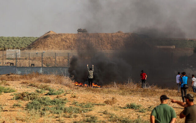 Palestinian rioters clash with Israeli soldiers on the Gaza border fence, east of Gaza City, September 13, 2023. (Atia Mohammed/ Flash90) Palestinian rioters clash with Israeli soldiers on the Gaza border fence, east of Gaza City, September 13, 2023. (Atia Mohammed/ Flash90)