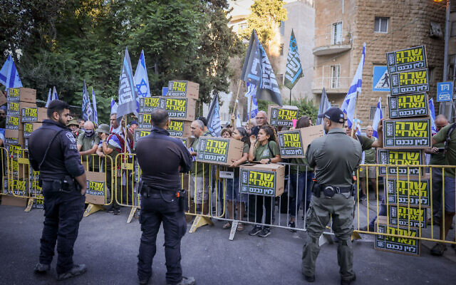 Members of the anti-overhaul protest movement Brothers and Sisters in Arms rally outside Prime Minister Benjamin Netanyahu's home in Jerusalem, September 28, 2023. (Chaim Goldberg/Flash90) Members of the anti-overhaul protest movement Brothers and Sisters in Arms rally outside Prime Minister Benjamin Netanyahu's home in Jerusalem, September 28, 2023. (Chaim Goldberg/Flash90)