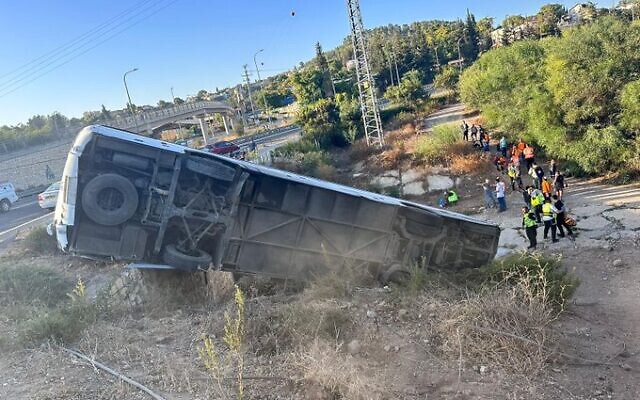 Police at the site where a bus carrying school children rolled off the road near Beit Shemesh on September 27, 2023. (Israel Police) Police at the site where a bus carrying school children rolled off the road near Beit Shemesh on September 27, 2023. (Israel Police)