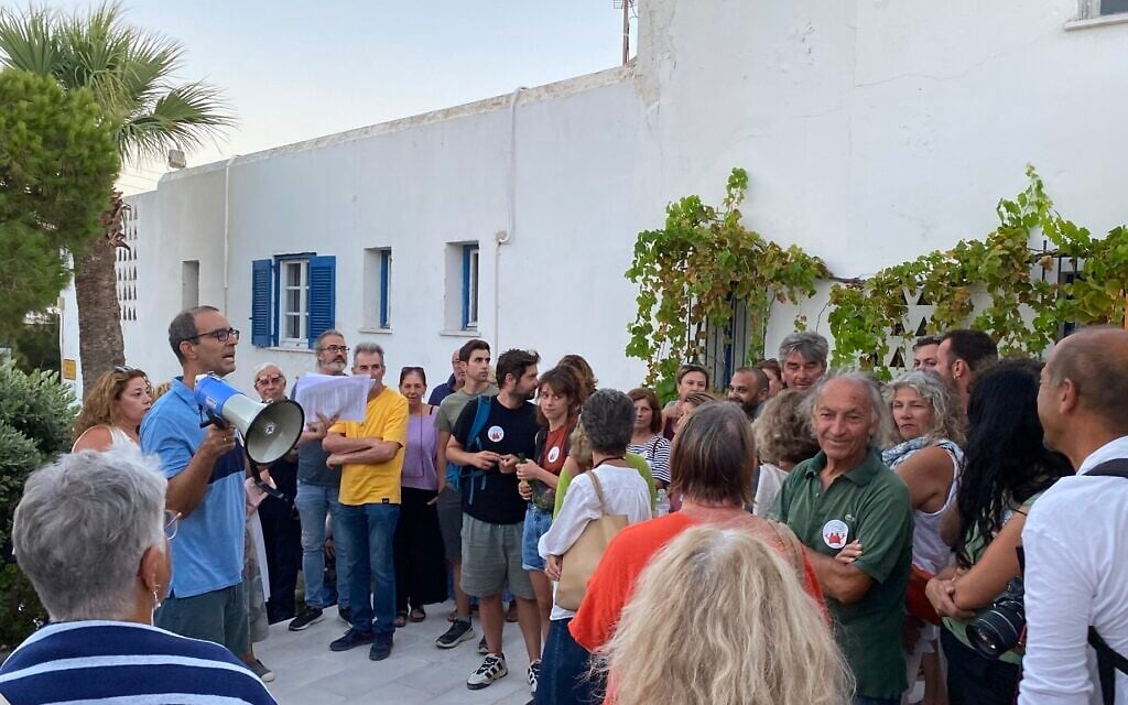 A demonstration by the Towel Movement in front of the Paros town hall denounces the lack of action on overtourism by local authorities, Paros, Greece, August 2023. (Romain Chauvet)