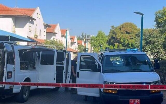 Police at the scene where a car bomb was found in Lod on September 28, 2023 (Israel Police Spokesperson) Police at the scene where a car bomb was found in Lod on September 28, 2023 (Israel Police Spokesperson)