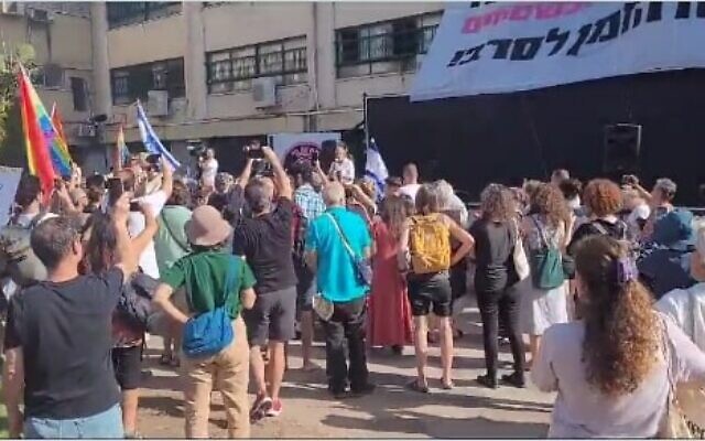 Herzliya Hebrew Gymnasium principal Zeev Degani addresses a rally outside the school in Tel Aviv on September 3, 2023. (Screen capture/Twitter) Herzliya Hebrew Gymnasium principal Zeev Degani addresses a rally outside the school in Tel Aviv on September 3, 2023. (Screen capture/Twitter)