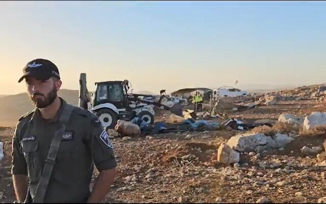 Security forces evacuate an illegal West Bank outpost, "Sde Givat Yonatan," September 27, 2023. (Twitter video screenshot: used in accordance with Clause 27a of the Copyright Law) Security forces evacuate an illegal West Bank outpost, "Sde Givat Yonatan," September 27, 2023. (Twitter video screenshot: used in accordance with Clause 27a of the Copyright Law)