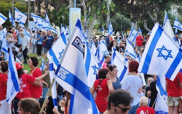 Protesters against the government's judicial overhaul moves gather in the Tel Aviv suburb of Ramat Hasharon, September 2, 2023. (Shay Koriansky)