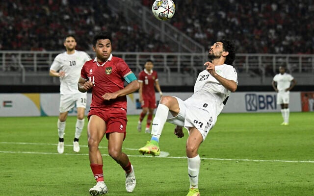 Palestine's Ataa Jaber (R) and Indonesia's Asnawi Mangkualam Bahar fight for the ball during the international friendly football match between Indonesia and Palestine at Gelora Bung Tomo stadium in Surabaya on June 14, 2023. (Photo by Juni Kriswanto / AFP) Palestine's Ataa Jaber (R) and Indonesia's Asnawi Mangkualam Bahar fight for the ball during the international friendly football match between Indonesia and Palestine at Gelora Bung Tomo stadium in Surabaya on June 14, 2023. (Photo by Juni Kriswanto / AFP)