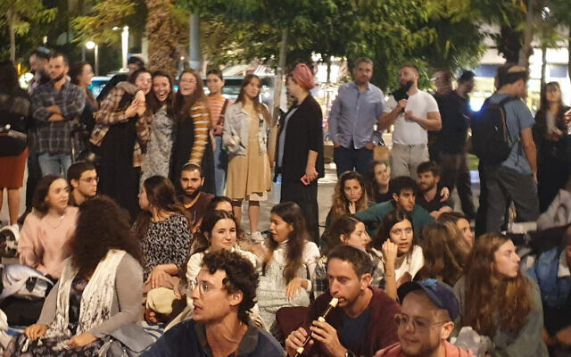 Men and women sit together at an event held by Rosh Yehudi on Dizengoff Square in Tel Aviv on November 10, 2022. The event featured a mechitzah, or divide. (Courtesy of Rosh Yehudi) Men and women sit together at an event held by Rosh Yehudi on Dizengoff Square in Tel Aviv on November 10, 2022. The event featured a mechitzah, or divide. (Courtesy of Rosh Yehudi)