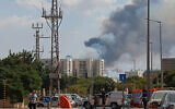 Smoke billows in Ashkelon on October 7, 2023, as barrages of rockets were fired from the Palestinian enclave into Israeli territory (AHMAD GHARABLI / AFP)