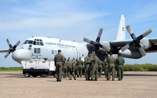 A Hercules C-130 airplane of the Argentine Air Force before taking off from El Palomar air base in Buenos Aires province on October 10, 2023, to fly to Israel to make an air bridge between Tel Aviv and Rome to repatriate 715 Argentinian citizens. (ARGENTINA'S DEFENSE MINISTRY / AFP) A Hercules C-130 airplane of the Argentine Air Force before taking off from El Palomar air base in Buenos Aires province on October 10, 2023, to fly to Israel to make an air bridge between Tel Aviv and Rome to repatriate 715 Argentinian citizens. (ARGENTINA'S DEFENSE MINISTRY / AFP)