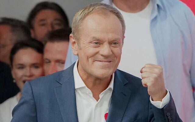 Poland's main opposition leader, former premier and head of the centrist Civic Coalition bloc Donald Tusk addresses supporters at the party's headquarters in Warsaw, Poland, after the presentation of the first exit poll results of the country's parliamentary elections, on October 15, 2023,. (JANEK SKARZYNSKI / AFP) Poland's main opposition leader, former premier and head of the centrist Civic Coalition bloc Donald Tusk addresses supporters at the party's headquarters in Warsaw, Poland, after the presentation of the first exit poll results of the country's parliamentary elections, on October 15, 2023,. (JANEK SKARZYNSKI / AFP)