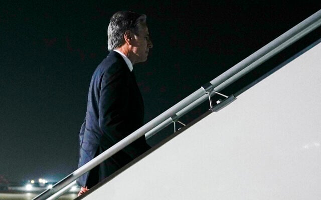 US Secretary of State Antony Blinken boards his aircraft departing from Abu Dhabi on October 14, 2023 (Jacquelyn Martin / POOL / AFP)