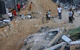 Palestinians inspect the damage after an Israeli military strike on the Rafah refugee camp, in the southern Gaza Strip on Octobers 15, 2023. (SAID KHATIB / AFP)