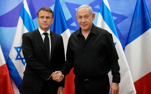 Prime Minister Benjamin Netanyahu (R) greets French President Emmanuel Macron before a meeting in Jerusalem on October 24, 2023. (Christophe Ena/Pool/AFP) Prime Minister Benjamin Netanyahu (R) greets French President Emmanuel Macron before a meeting in Jerusalem on October 24, 2023. (Christophe Ena/Pool/AFP)