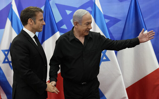 Prime Minister Benjamin Netanyahu (R) greets French President Emmanuel Macron before a meeting in Jerusalem on October 24, 2023. (Photo by Christophe Ena / POOL / AFP) Prime Minister Benjamin Netanyahu (R) greets French President Emmanuel Macron before a meeting in Jerusalem on October 24, 2023. (Photo by Christophe Ena / POOL / AFP)