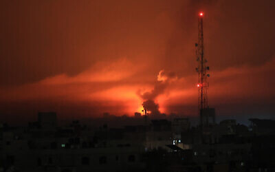A fireball erupts during overnight Israeli bombardment in the Gaza Strip on October 24, 2023. (SAID KHATIB / AFP)