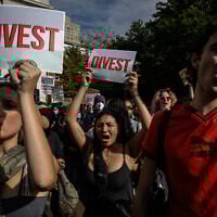 New York University students hold 'Divest' sign as they participate in a walkout during a national day of action called by the Students for Justice in Palestine at Washington Square park in New York on October 25, 2023. (Ed JONES / AFP)