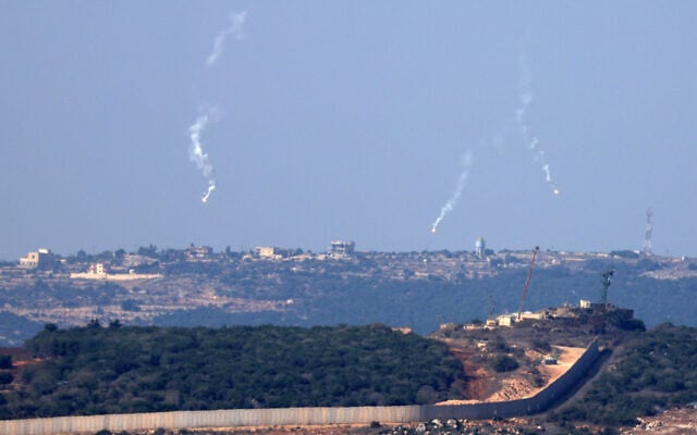 Flares are fired from northern Israel over the southern Lebanese border village of Aita al-Shaab, on October 28,2023. (Photo by FADEL SENNA / AFP) Flares are fired from northern Israel over the southern Lebanese border village of Aita al-Shaab, on October 28,2023. (Photo by FADEL SENNA / AFP)