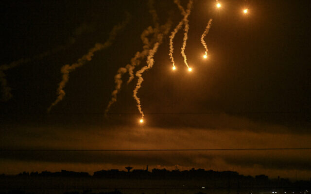 This picture taken from a position near Sderot along the Israeli border with the Gaza Strip on October 31, 2023, shows flares dropped by Israeli forces above the enclave. (Yuri Cortez/AFP) This picture taken from a position near Sderot along the Israeli border with the Gaza Strip on October 31, 2023, shows flares dropped by Israeli forces above the enclave. (Yuri Cortez/AFP)