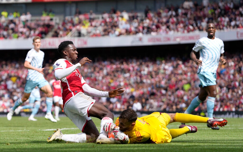 Arsenal's Eddie Nketiah, left, collides with Nottingham Forest's goalkeeper Matt Turner during the English Premier League soccer match between Arsenal and Nottingham Forest at Emirates stadium in London, August 12, 2023. (AP Photo/Kirsty Wigglesworth)