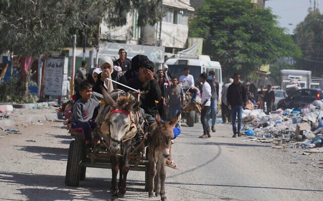 Palestinians flee from northern Gaza to the south after the Israeli army issued an unprecedented evacuation warning to a population of over 1 million people in northern Gaza ahead of an expected ground incursion in response to deadly Hamas attack, Oct. 13, 2023. (AP Photo/Hatem Moussa) Palestinians flee from northern Gaza to the south after the Israeli army issued an unprecedented evacuation warning to a population of over 1 million people in northern Gaza ahead of an expected ground incursion in response to deadly Hamas attack, Oct. 13, 2023. (AP Photo/Hatem Moussa)
