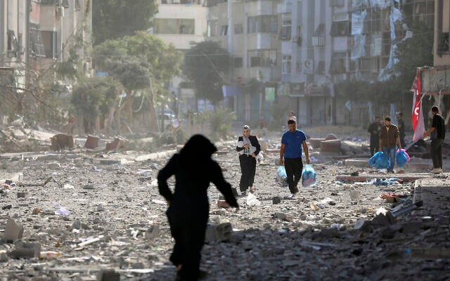 Palestinians leave their homes following Israeli bombardment on Gaza City, October 30, 2023. (Abed Khaled/AP) Palestinians leave their homes following Israeli bombardment on Gaza City, October 30, 2023. (Abed Khaled/AP)
