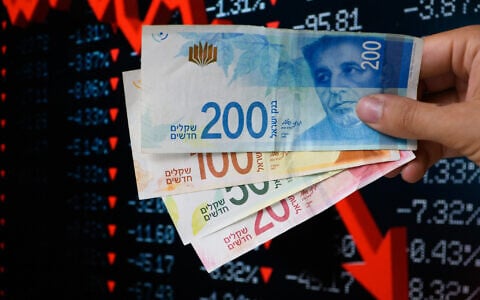 Illustrative: New Israeli shekel bills, September 24, 2023. (Hadar Youavian/ Flash90)