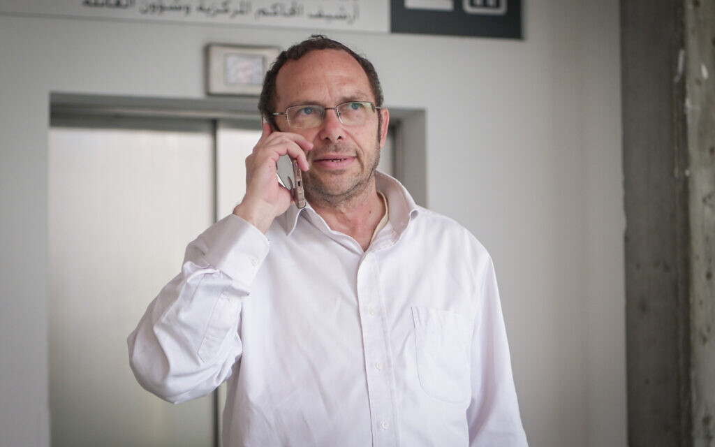 Israel Zeira, the head of Rosh Yehudi, arrives for an arbitration hearing at the Tel Aviv District Court in Tel Aviv, October 4, 2023. (Avshalom Sassoni/Flash90)
