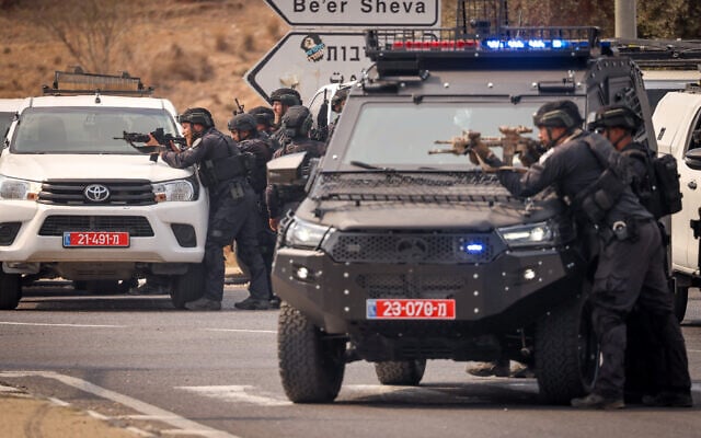 Israeli forces outside the entrance to the southern Israeli town of Sderot, October 8, 2023. (Chaim Goldberg/Flash90) Israeli forces outside the entrance to the southern Israeli town of Sderot, October 8, 2023. (Chaim Goldberg/Flash90)