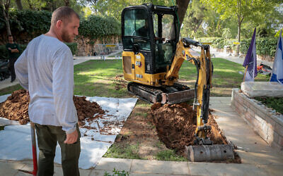 Graves being prepared at the Mount Herzl military cemetery in Jerusalem, October 8, 2023. (Noam Revkin Fenton/Flash90)