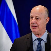 File: National Security Adviser Tzachi Hanegbi speaks to reporters at the Israel Defense Forces' Tel Aviv headquarters, October 14, 2023. (Avshalom Sassoni/Flash 90)
