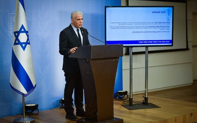 Opposition leader and Yesh Atid head MK Yair Lapid speaks during a press conference in Tel Aviv on October 26, 2023. (Avshalom Sassoni/Flash90) Opposition leader and Yesh Atid head MK Yair Lapid speaks during a press conference in Tel Aviv on October 26, 2023. (Avshalom Sassoni/Flash90)