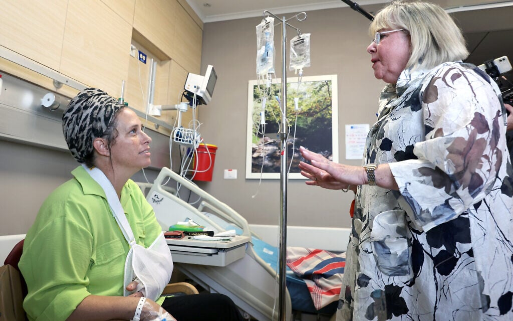 Rhoda Smolow, president of Hadassah, The Women's Zionist Organization of America, visits Michael Elon, who was injured by a Hamas terrorist at the Zikim IDF base on October 7, 2023. Hadassah Medical Center, October 19, 2023. (Ariel Jerozolimski) Rhoda Smolow, president of Hadassah, The Women's Zionist Organization of America, visits Michael Elon, who was injured by a Hamas terrorist at the Zikim IDF base on October 7, 2023. Hadassah Medical Center, October 19, 2023. (Ariel Jerozolimski)