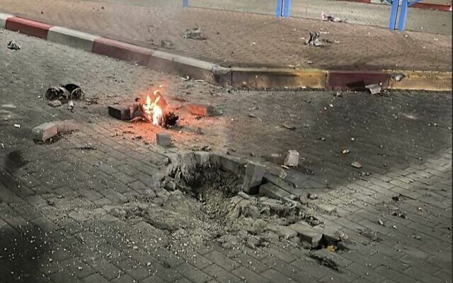 The site of a rocket impact in Sderot on October 20, 2023. (Sderot Municipality) The site of a rocket impact in Sderot on October 20, 2023. (Sderot Municipality)