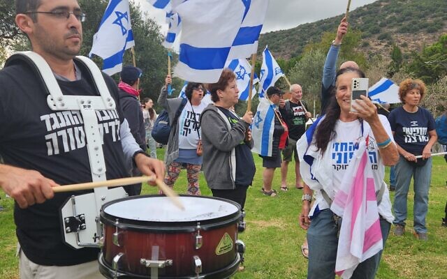 Israelis protest against the visit of Prime Minister Benjamin Netanyahu and his wife Sara, in Moshav Neve Ativ, October 2, 2023. (Boaz Bardosh/protest movement) Israelis protest against the visit of Prime Minister Benjamin Netanyahu and his wife Sara, in Moshav Neve Ativ, October 2, 2023. (Boaz Bardosh/protest movement)
