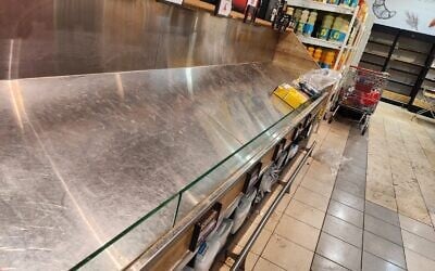 The empty potato section at a Rami Levy supermarket in Pardes Hannah Karkur, on October 10, 2023. (Gavriel Fiske/Times of Israel)