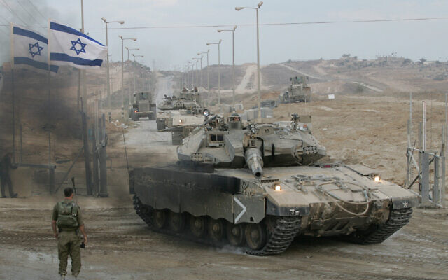 The last Israeli tanks exit the Gaza Strip through the Kissufim crossing, which led to the now-evacuated Gush Katif bloc settlements, 12 September 2005. (Yoav Lemmer/AFP) The last Israeli tanks exit the Gaza Strip through the Kissufim crossing, which led to the now-evacuated Gush Katif bloc settlements, 12 September 2005. (Yoav Lemmer/AFP)