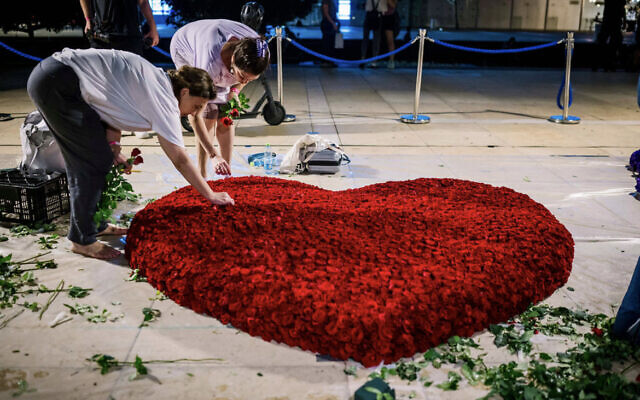 A 70-meter-long (around 230 feet) display of flowers, created from thousands of blooms and shaped into the words, "We Stand With Israel," was placed in the plaza of Tel Aviv's Habima Square on Thursday (Courtesy Yahav Trudler)