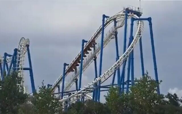 People trapped on a stuck roller coaster in the SuperLand amusement park in Rishon Lezion on October 1, 2023. (Screenshot used in accordance with clause 27a of the copyright law) People trapped on a stuck roller coaster in the SuperLand amusement park in Rishon Lezion on October 1, 2023. (Screenshot used in accordance with clause 27a of the copyright law)