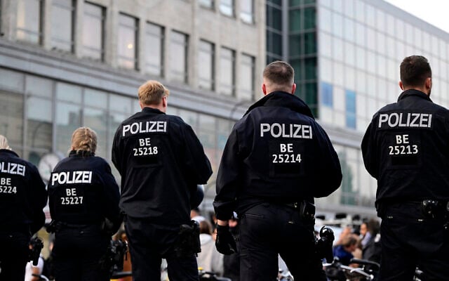 Illustrative: German police officers at Herrmannplatz, Berlin, on October 11, 2023. (John MACDOUGALL / AFP) Illustrative: German police officers at Herrmannplatz, Berlin, on October 11, 2023. (John MACDOUGALL / AFP)