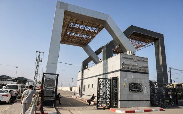 This picture taken on November 1, 2023 shows a view of the gate to the Rafah border crossing with Egypt in the southern Gaza Strip (Mohammed ABED / AFP)