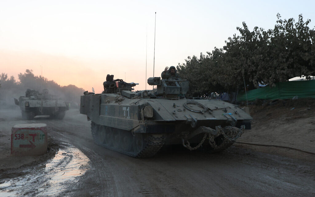 Israeli forces are deployed on the border with Gaza in southern Israel on November 5, 2023. (GIL COHEN-MAGEN / AFP)