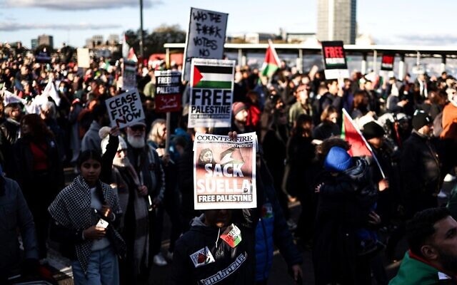 A protester holds a placard asking for the dismissal of Britain's Home Secretary Suella Braverman while taking part in the 'National March For Palestine' in central London on November 11, 2023, calling for a ceasefire in the war between Israel and Gaza-ruling Hamas terror group. (Henry Nicholls/AFP) A protester holds a placard asking for the dismissal of Britain's Home Secretary Suella Braverman while taking part in the 'National March For Palestine' in central London on November 11, 2023, calling for a ceasefire in the war between Israel and Gaza-ruling Hamas terror group. (Henry Nicholls/AFP)