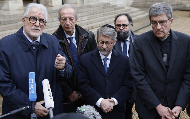 Rector of the Great Mosque of Paris, Chems-eddine Hafiz (L), flanked by Archbishop of Reims and President of the Conference des Eveques de France (CEF - Bishops' Conference of France) Eric de Moulins-Beaufort (R), Grand Rabbi of France Haim Korsia (C), President of the Orientation Council of the Foundation of Islam of France (FORIF) Sadek Beloucif (2ndL), address media during a press conference after a meeting between France's president and France's religious representatives at the Elysee Palace in Paris on November 13, 2023. (Ludovic MARIN / AFP) Rector of the Great Mosque of Paris, Chems-eddine Hafiz (L), flanked by Archbishop of Reims and President of the Conference des Eveques de France (CEF - Bishops' Conference of France) Eric de Moulins-Beaufort (R), Grand Rabbi of France Haim Korsia (C), President of the Orientation Council of the Foundation of Islam of France (FORIF) Sadek Beloucif (2ndL), address media during a press conference after a meeting between France's president and France's religious representatives at the Elysee Palace in Paris on November 13, 2023. (Ludovic MARIN / AFP)