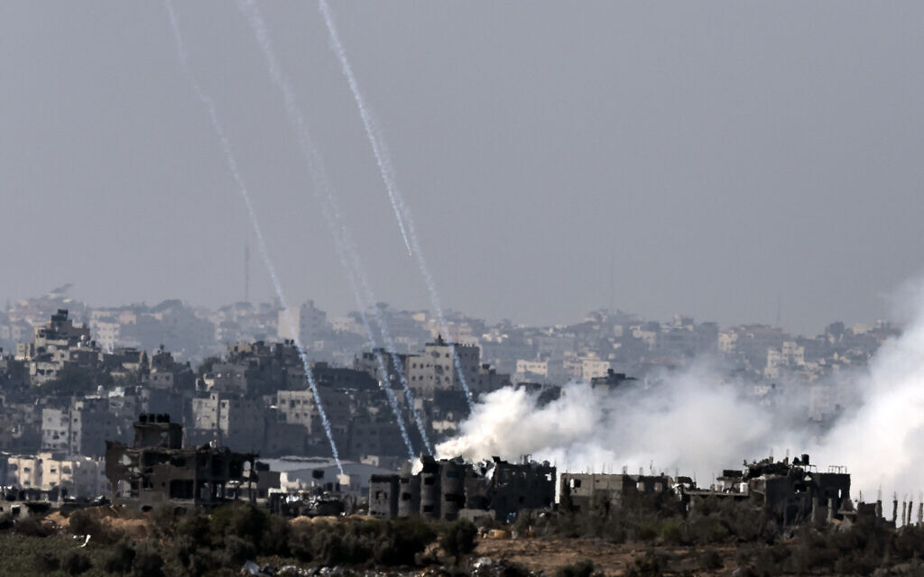 Smoke rises during a IDF shelling in the northern Gaza Strip on November 15, 2023 (FADEL SENNA / AFP)