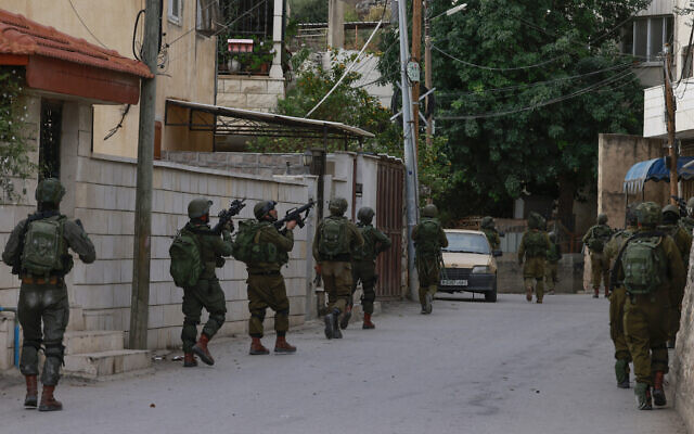 Israeli soldiers in the Balata refugee camp east of Nablus in the West Bank on November 19, 2023 (Photo by Jaafar ASHTIYEH / AFP)