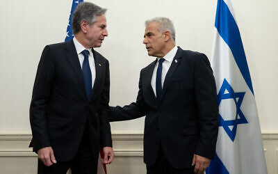 Opposition Leader Yair Lapid (R) and US Secretary of State Antony Blinken meet in Tel Aviv on November 30, 2023. (Saul Loeb/Pool/AFP)