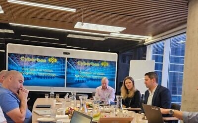 Aaron Kaplowitz (right), founder of 1948 Ventures, meets with Israeli startups at Start-Up Nation Central in Tel Aviv. (Courtesy)
