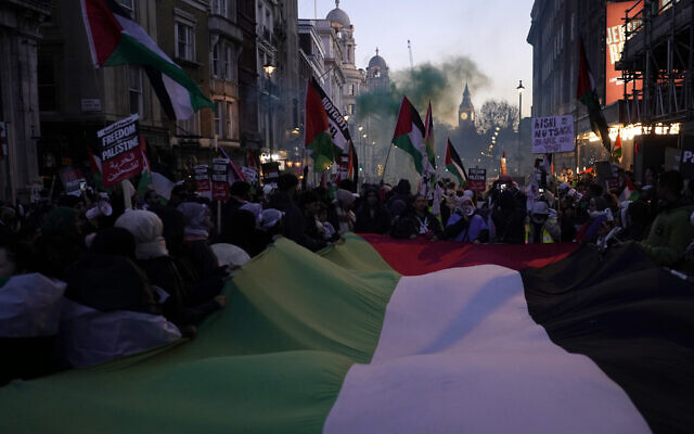 Protesters hold flags and placards as they take part in a pro-Palestinian, anti-Israel demonstration near Trafalgar Square in London, on Saturday, November 25, 2023. (Alberto Pezzali/AP) Protesters hold flags and placards as they take part in a pro-Palestinian, anti-Israel demonstration near Trafalgar Square in London, on Saturday, November 25, 2023. (Alberto Pezzali/AP)