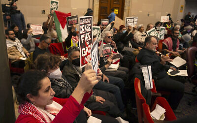 Audience members show their support at a special session of the Oakland City Council for a resolution calling for an immediate ceasefire in Gaza, Monday, Nov. 27, 2023, in Oakland, Calif. (AP Photo/D. Ross Cameron)