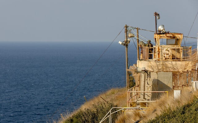 Illustrative: Israeli soldiers guard in Rosh HaNikra, on the border between Israel and Lebanon, on October 27, 2022. (David Cohen/Flash90)